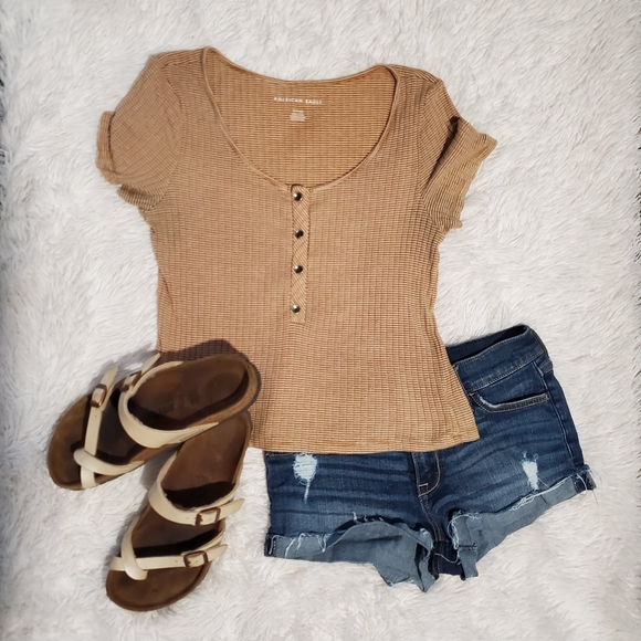 American Eagle Outfitters Tops - American Eagle crop top